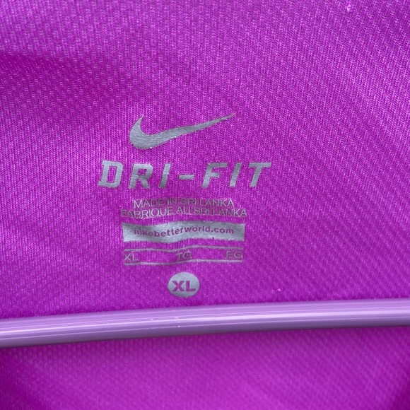 Nike athletic shirt - Picture 3 of 3